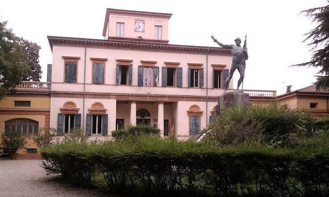 Vignola revoca la cittadinanza onoraria a Benito Mussolini
