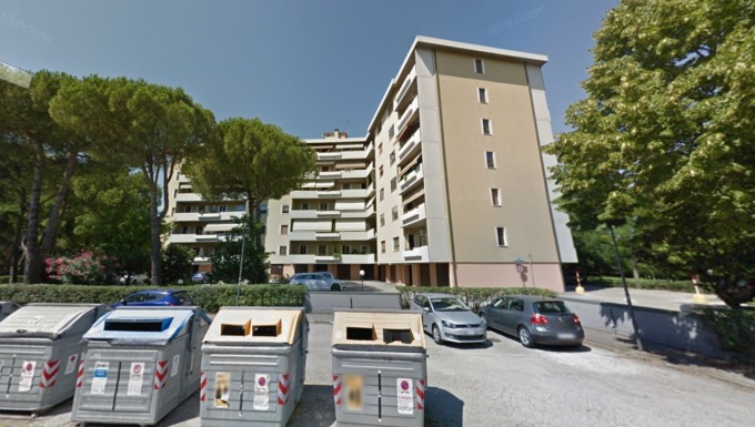 Femminicidio a Ravenna: il marito uccide la moglie a coltellate e poi si lancia dal terzo piano