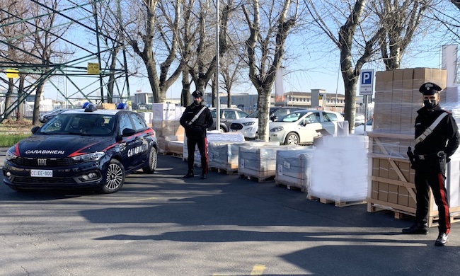 Fermati su un furgone con merce rubata ad un’azienda ceramica: 3 arresti