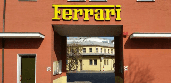 Ferrari sospende produzione di auto per il mercato russo e dona un milione di euro all’Ucraina
