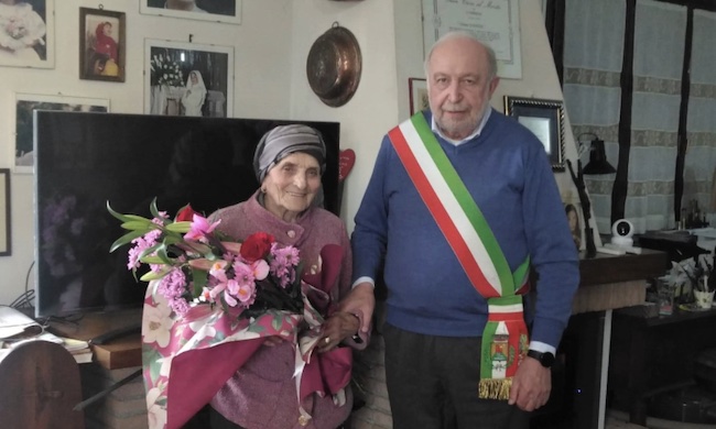 Gli auguri del Comune per le 102 candeline di Irma Ballotti