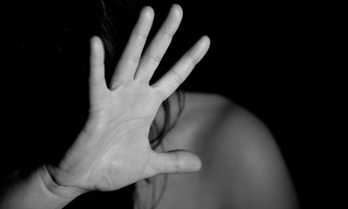 Due studentesse di 20 anni violentate: l’orco le ha fatte ubriacare e poi ha abusato di loro