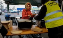 Italpizza Modena, volontari all'opera da mercoledì: già sfornate 5mila pizze per i profughi ucraini