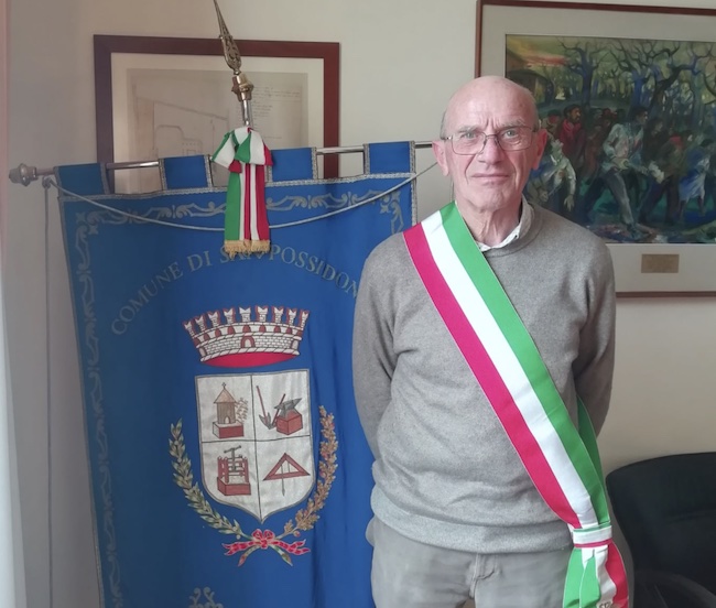 Aggressione in pieno volto per il sindaco Carlo Casari: denunciato l’aggressore