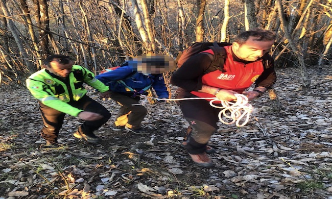 Il soccorso alpino recupera una donna che si era persa nei boschi di Montese