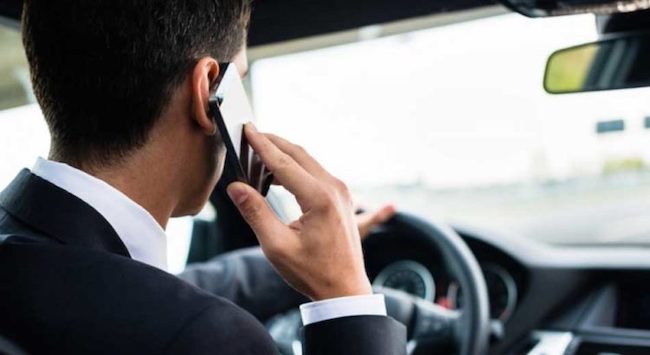 Si intensificano i controlli sull’uso del cellulare alla guida