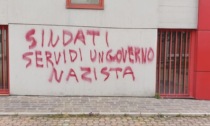 Vandali sgrammaticati imbrattano la sede della Cgil di Modena