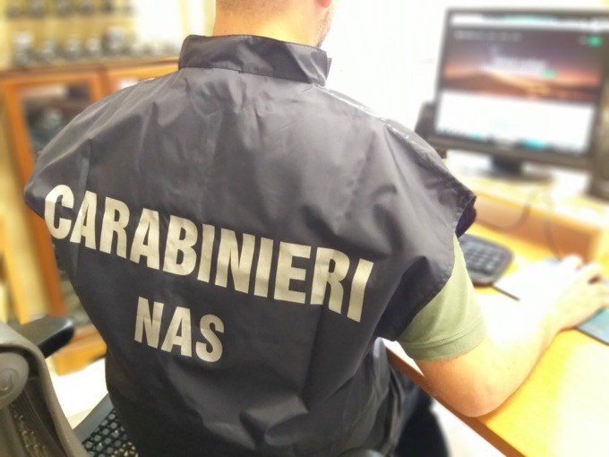 Vendita illegale di farmaci sul web: la NAS di Parma oscura 5 siti Internet