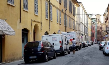 Ubriachi fino a tarda notte: le proteste dei residenti di via Ganaceto a Modena