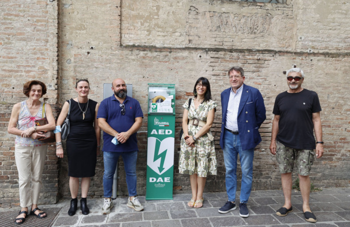 Modena di cuore: donati due defibrillatori al servizio della città