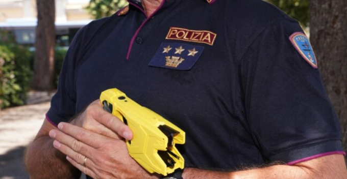 Sicurezza, anche per la Polizia di Modena arriva il taser
