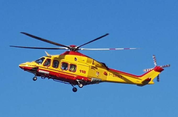 Carpi, operai cadono da un lucernario e restano feriti: grave un 29enne