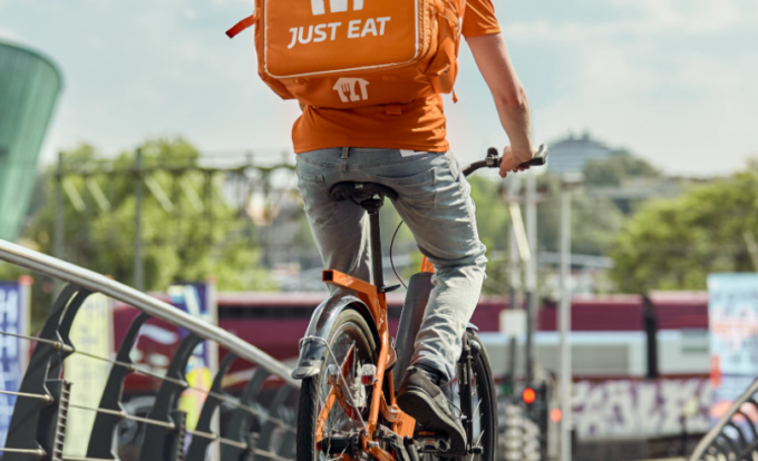 Ondata di calore, in Emilia si ipotizza lo stop retribuito per i rider