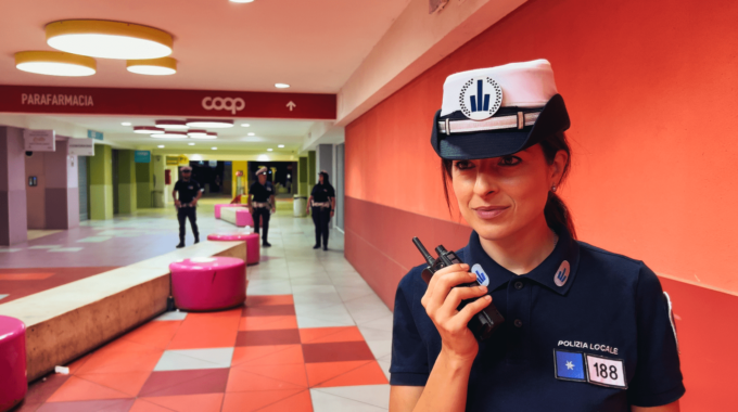 Controlli notturni della Polizia Locale in strade e market: verbali per oltre 6mila euro