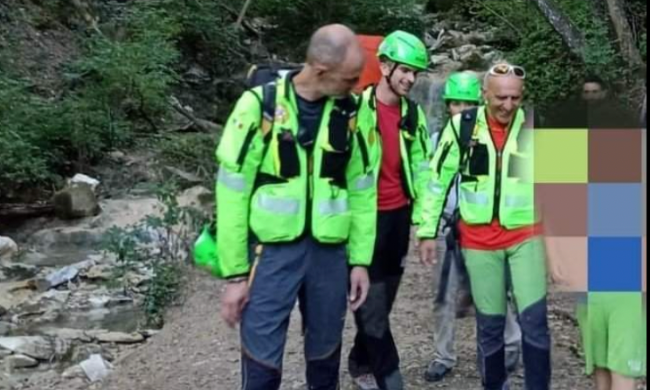 Cascate del Bucamante, 20enne scivola e sbatte la testa contro un tronco