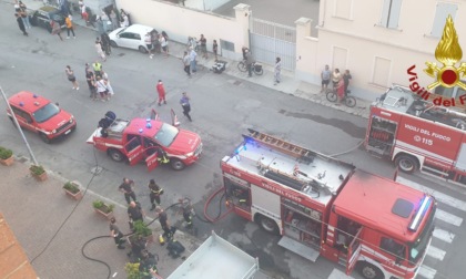 Incendio in un appartamento a Novi di Modena, una cinquantina gli sfollati