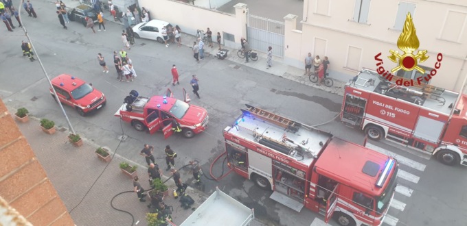 Incendio in un appartamento a Novi di Modena, una cinquantina gli sfollati