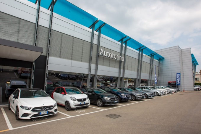 Agosto vacanze e viaggi in auto. Service e showroom Autotorino aperti per chi parte e per chi resta.