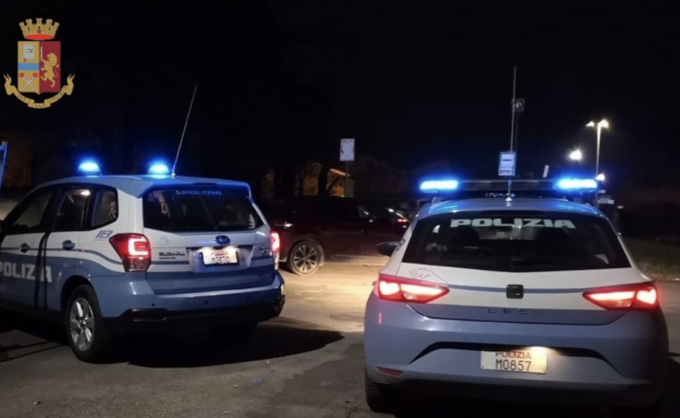 La Polizia di Stato intensifica i controlli per Ferragosto: colti in flagrante due uomini mentre tentano di rubare il catalizzatore di un’auto
