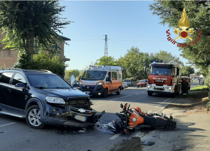 Vignola, scontro tra auto e moto: ferito il motociclista
