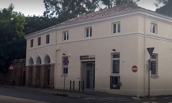Rapina in banca: momenti di paura per dipendenti e clienti presi in ostaggio