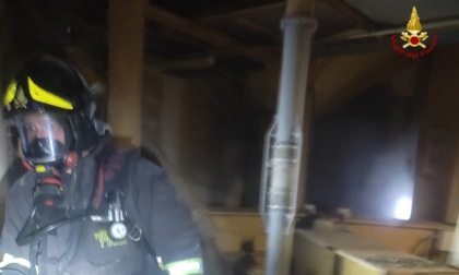 Reggio Emilia: incendio nella notte in una ditta di mulini. Sul posto anche i pompieri di Modena