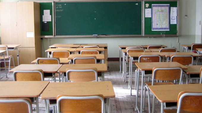 Primo giorno di scuola in Emilia-Romagna: a Sassuolo uno studente spruzza in classe spray al peperoncino