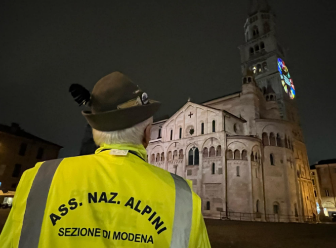 Le penne nere di Modena in testa al corteo del Raduno del Secondo Raggruppamento Alpini