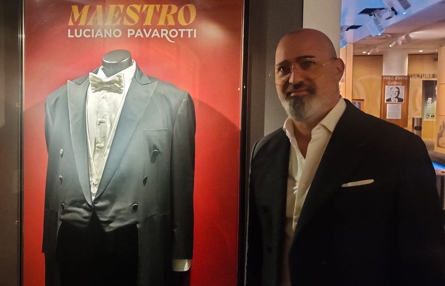 Il Governatore Bonaccini alla mostra  su Pavarotti del Grammy Museum