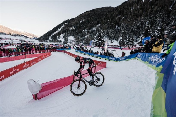 In Val Vermiglio, sulla neve, si sfidano i big del ciclocross