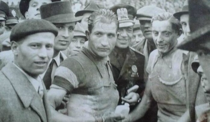 Tour 2024, la partenza da Firenze per ricordare Gino Bartali