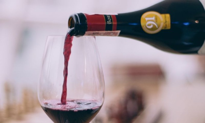 Il vino come il tabacco: dall’Ue l’ok per l’etichetta alert, ma l’Italia disapprova