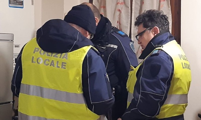 Caldaia si blocca nella notte: anziana aiutata dalla Polizia Locale