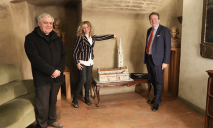 I modellini di Duomo e Ghirlandina in dono alla città di Modena