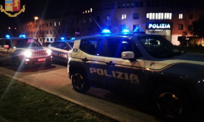 Pattuglioni anticrimine della polizia in centro a Modena: controlli, denunce e sanzioni al Cds
