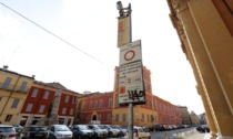 Copre la targa ed entra in Ztl a Modena, denunciato e sanzionato un 25enne