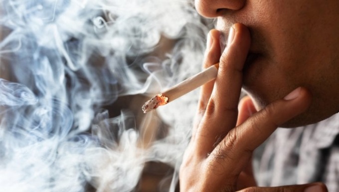 A Modena stop al fumo in alcuni luoghi all’aperto, sanzioni fino ai 500 euro