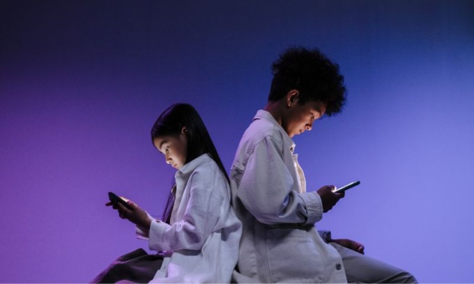 No a cellulare e Internet sotto i 14 anni: Modena aderisce al progetto “Aspettando lo smartphone”
