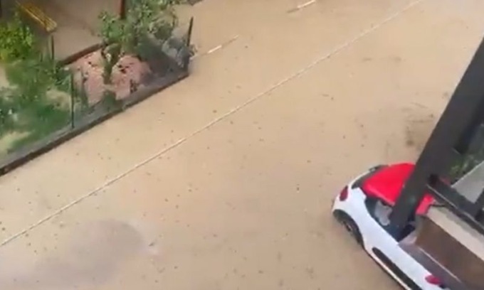 Nubifragio a Pavullo, inondazione e allagamenti per le strade del paese