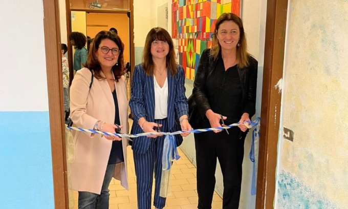 Modena, inaugurati i murales nella mensa della scuola primaria Galilei