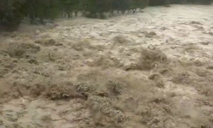 Piogge incessanti e fiumi in piena, ancora un giorno di allerta meteo