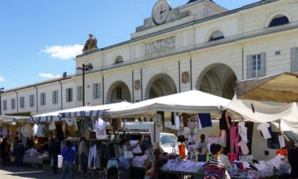 Mercato del lunedi a Modena: l'associazione degli Ambulanti minaccia azioni legali nei confronti di Confcommercio e Confesercenti