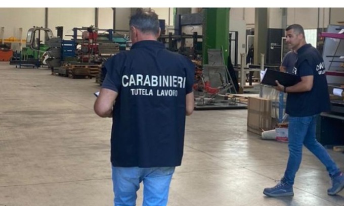Sfruttava clandestini facendoli lavorare in nero: imprenditore modenese nei guai
