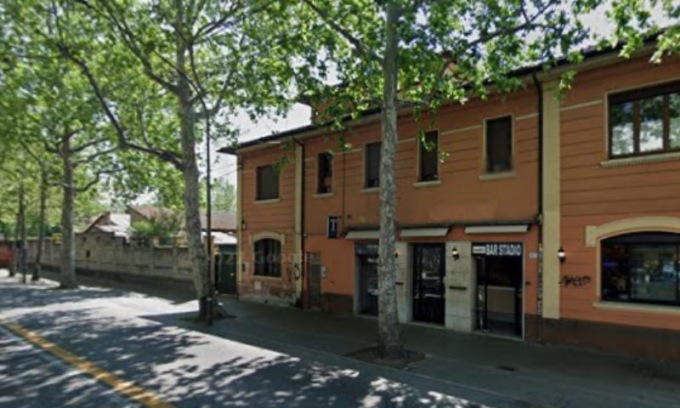 Fermato per un’aggressione al bar, gli trovano in tasca droga e coltelli