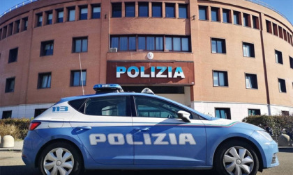 Nei pressi del Palapanini spacca il vetro del finestrino e ruba la borsa su un’auto ferma al semaforo