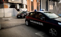 Dopo una lite minaccia i carabinieri con un coltello: bloccato con il teaser