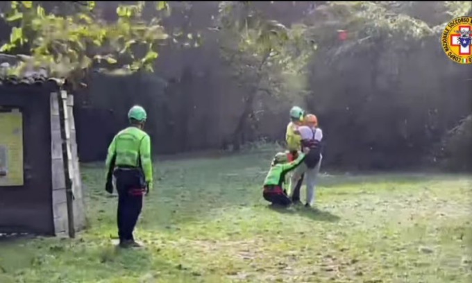 59enne cade durante un’escursione e si provoca una frattura