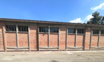 Addio alle scritte dei no vax: ripulite le pareti della scuola elementare Sant'Agostino