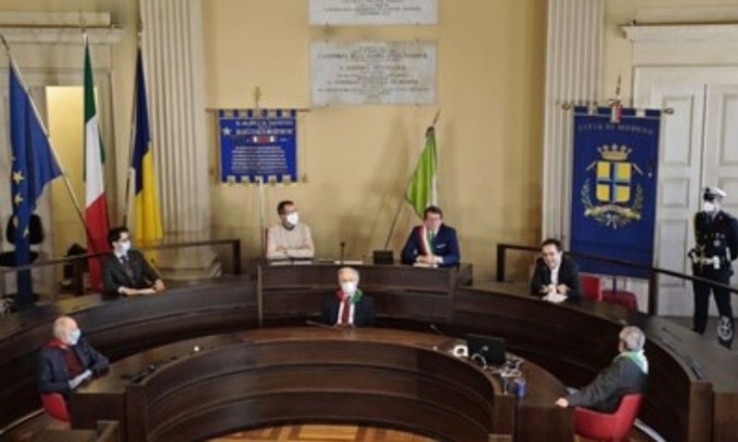 Nuovi investimenti per il Teatro Storchi e contro l’abbandono selvaggio dei rifiuti