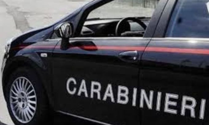 Rapinano un supermercato ma sono arrestati poco dopo la fuga dai Carabinieri